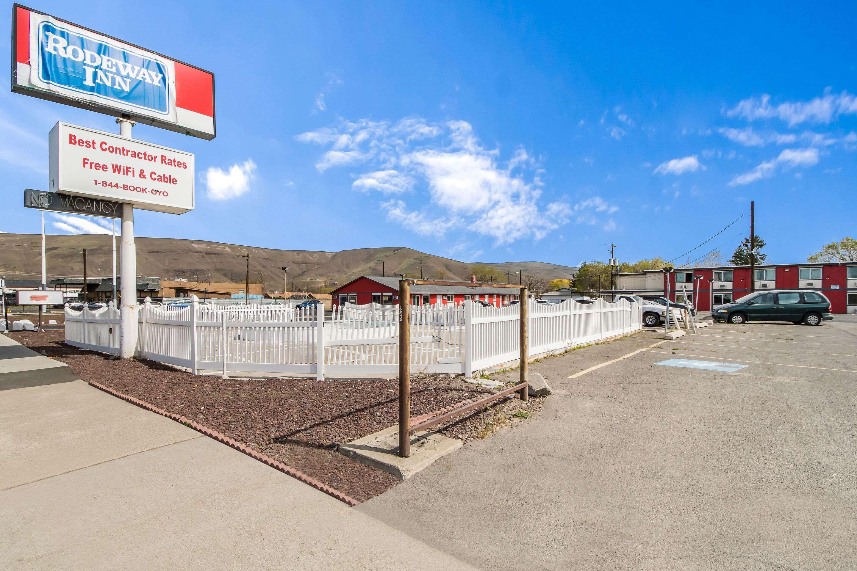 Rodeway Inn Якима Экстерьер фото